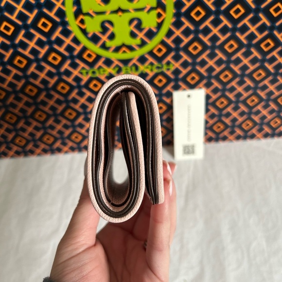 Tory Burch Fleming Soft Polished Grain Small Flap Wallet Pink Dawn Gold - Picture 3 of 9